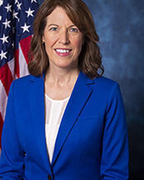 Portrait of Cynthia Axne