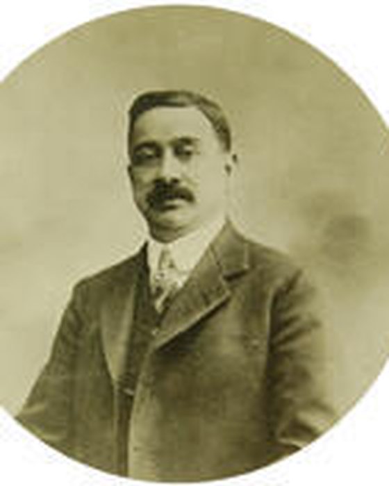 Portrait of Manuel Earnshaw