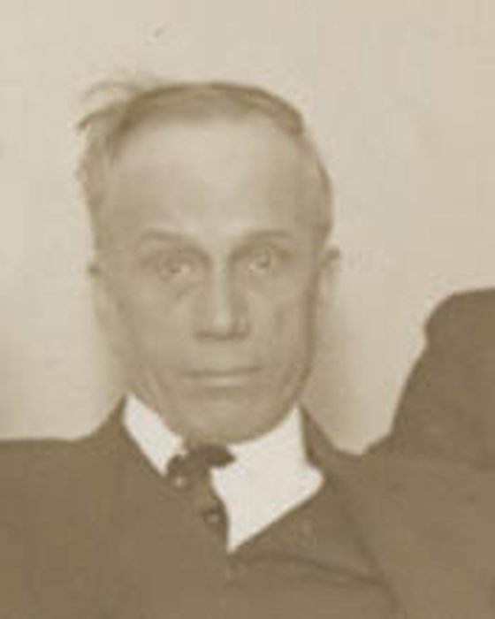 Portrait of Harry Edward Hull