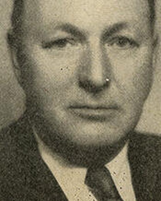 Portrait of Ross Rizley