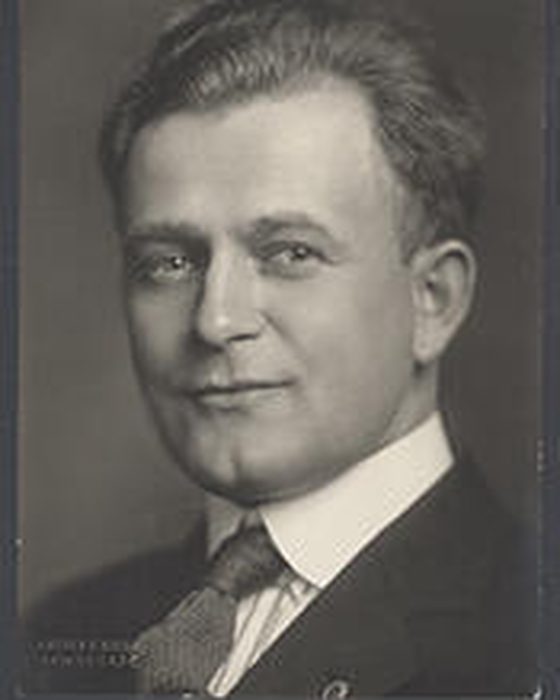 Portrait of Lon Allen Scott