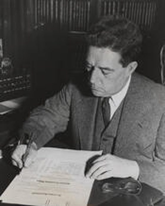 Portrait of Lindsay Carter Warren