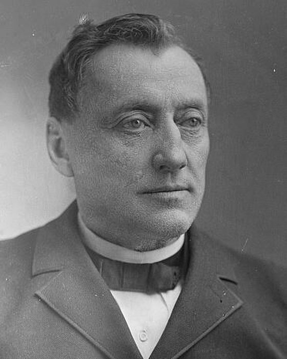 Portrait of Scott Wike