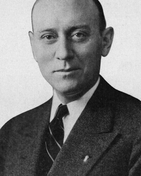 Portrait of Leslie Jensen