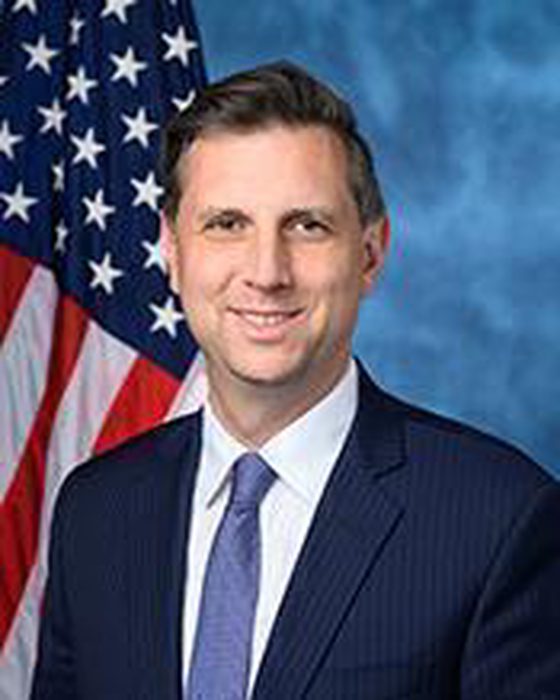 Portrait of Seth Magaziner