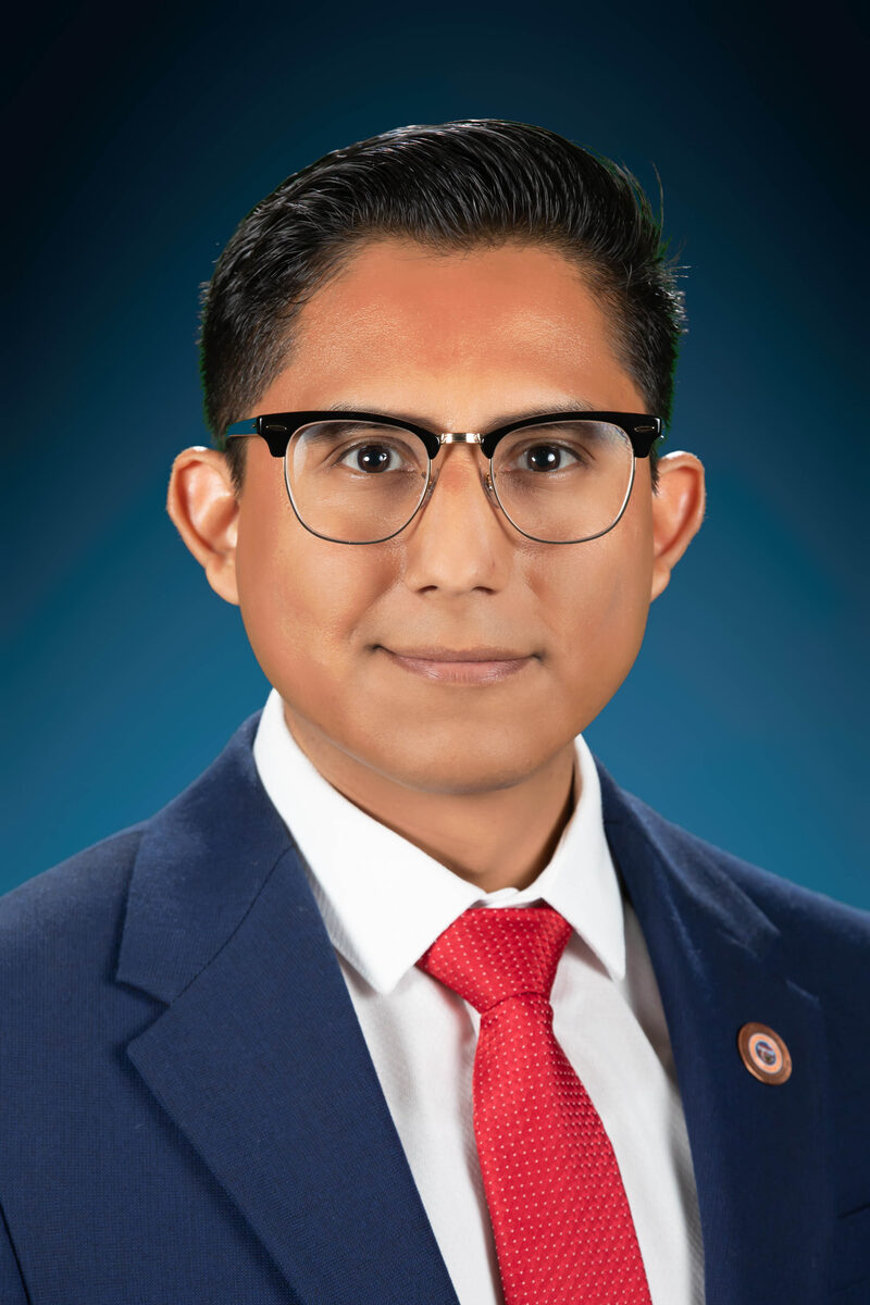 Oscar De Los Santos portrait