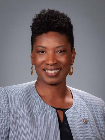 Portrait of Denise Ennett