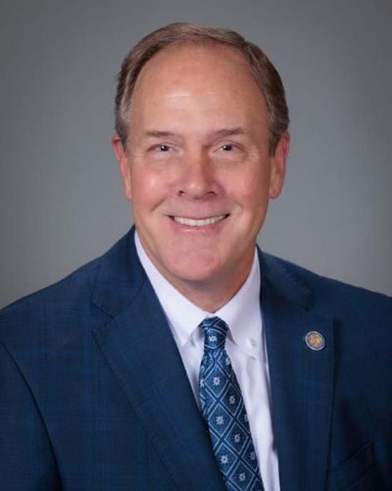 Portrait of Les Warren