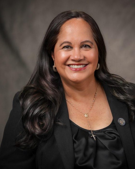 Portrait of Tina Muña Barnes