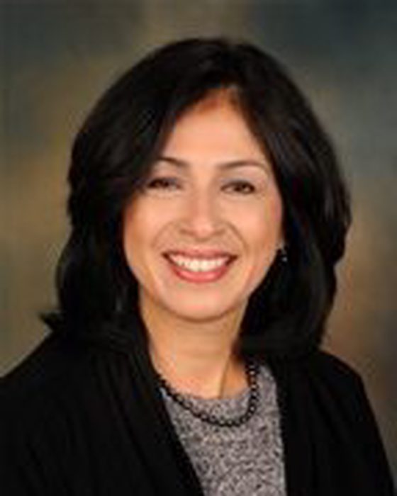 Portrait of Lisa Hernandez