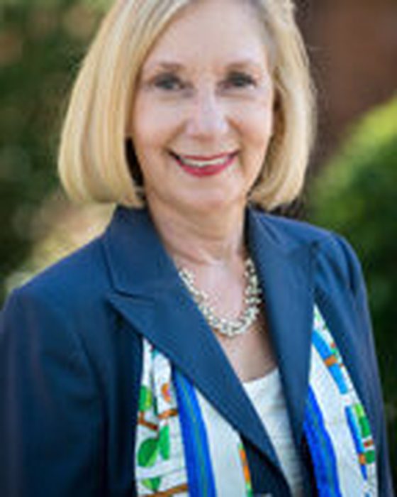 Portrait of Robyn Gabel