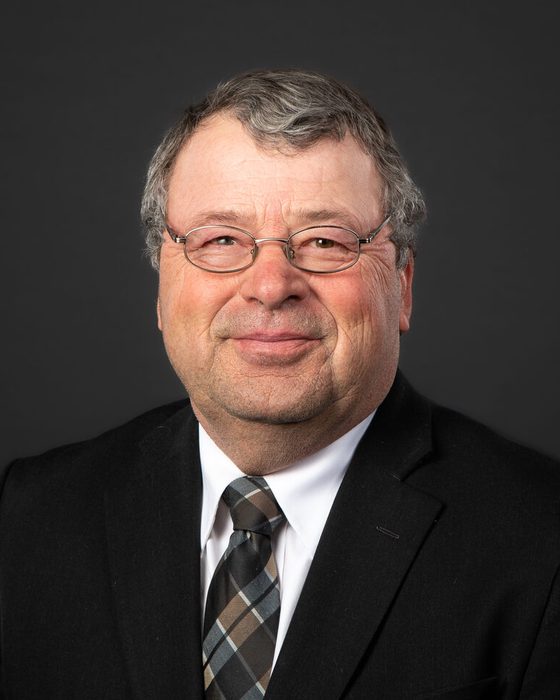 Portrait of Norlin Mommsen