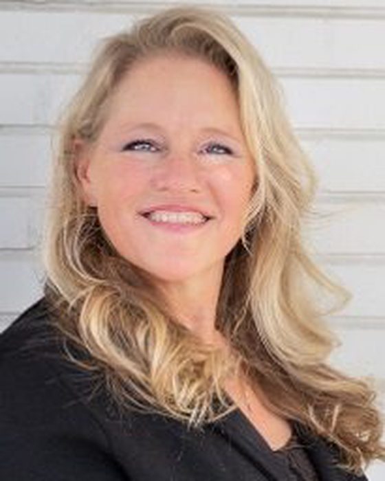 Portrait of Mari-Lynn Poskin