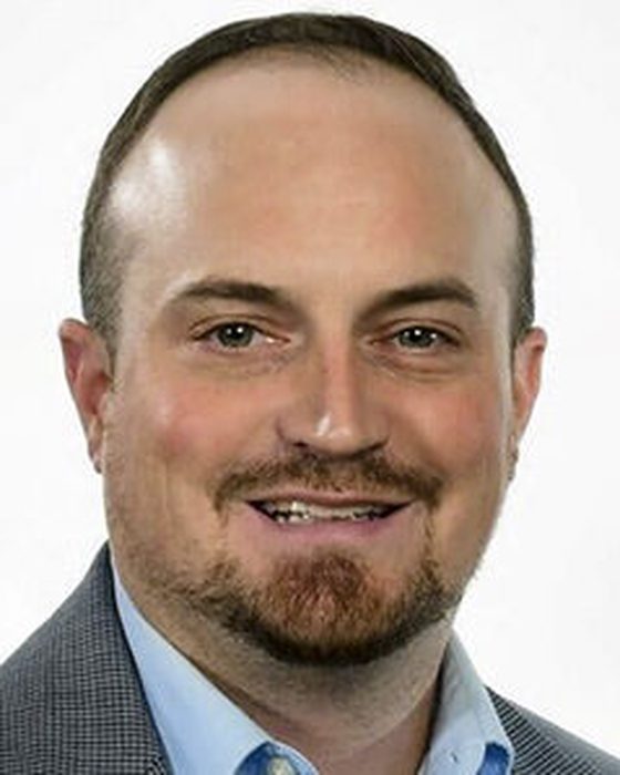 Portrait of Chris Tomlinson