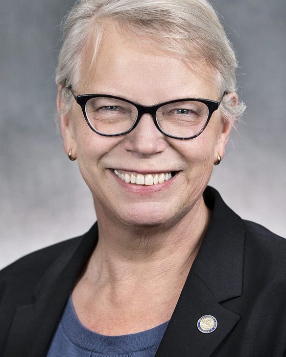 Portrait of Liz Reyer