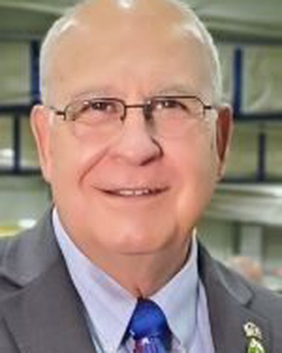 Portrait of Doug Thomas