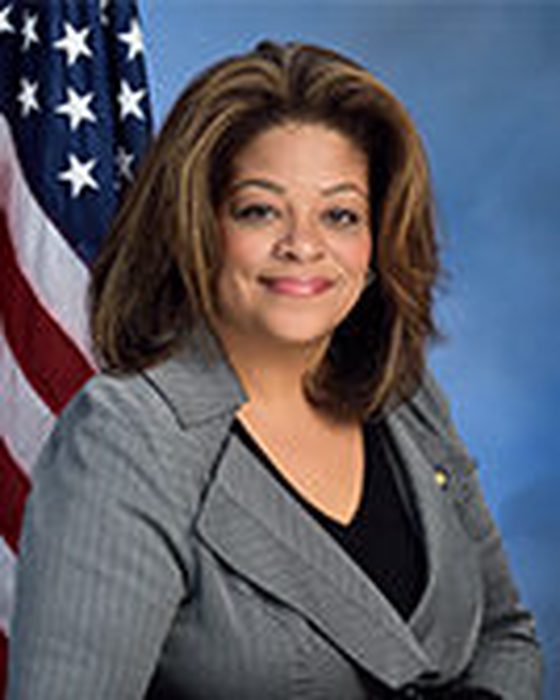 Portrait of Pam Hunter