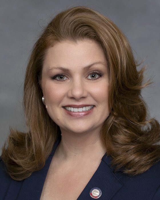 Portrait of Erin Paré