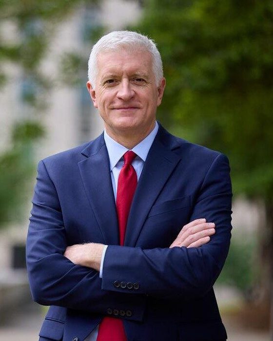 Portrait of Jason Elliott