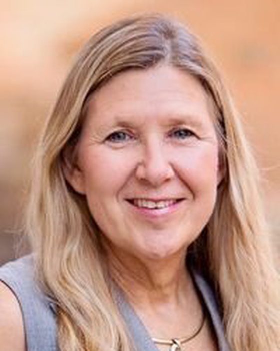 Portrait of Linda Duba