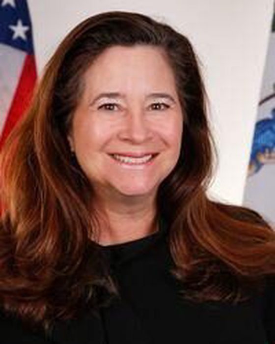 Portrait of Shelly Simonds