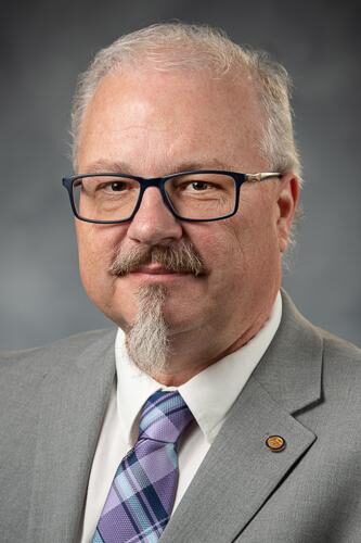 Gary Howell portrait