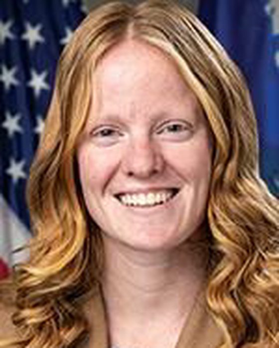 Portrait of Ellen Schutt