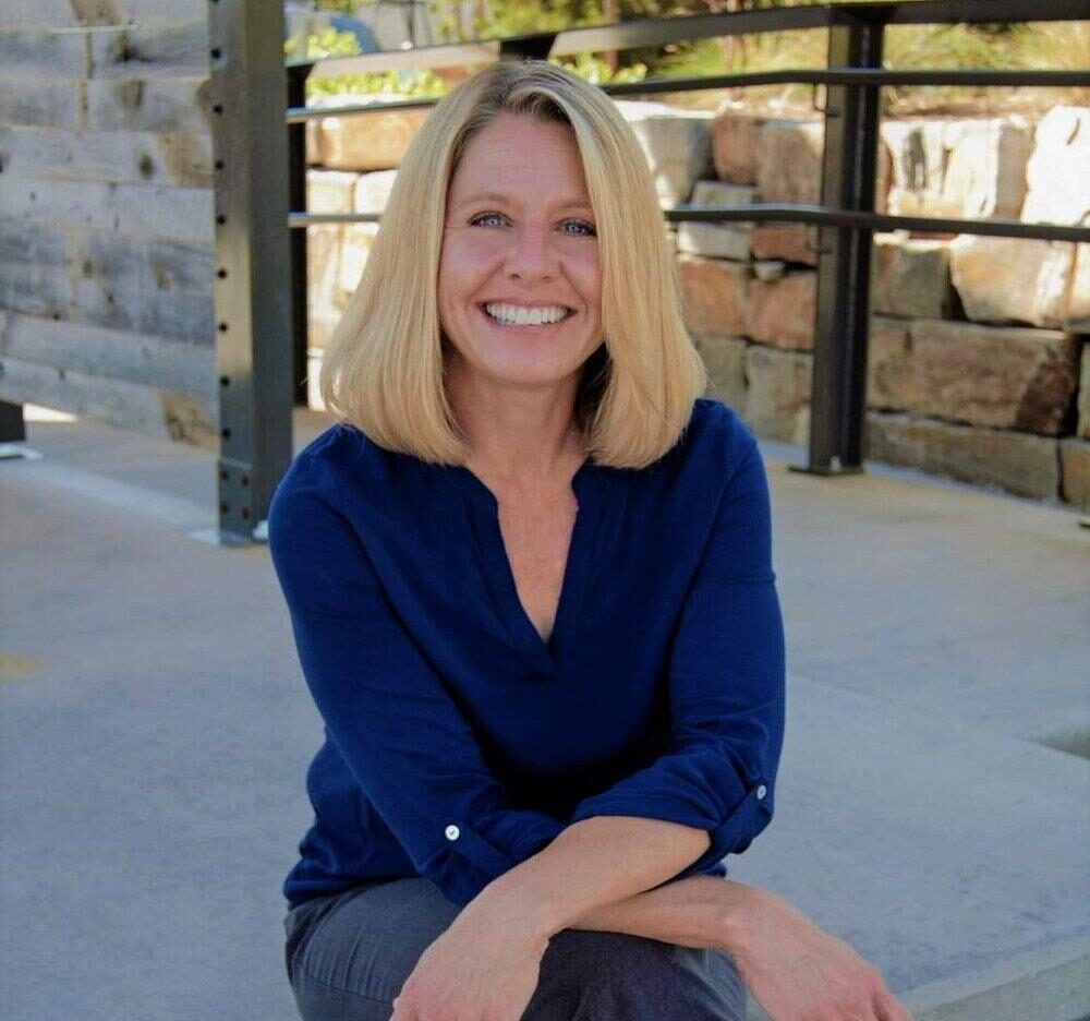 Portrait of Elissa Campbell